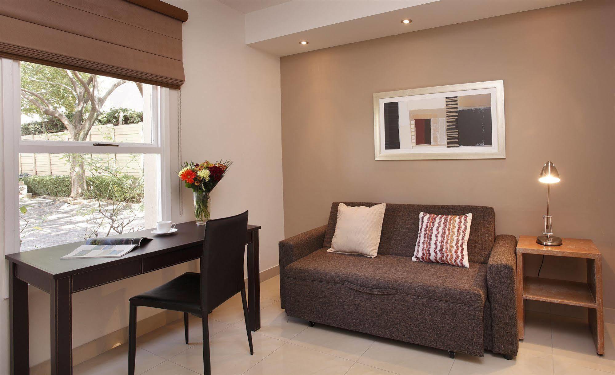 The Capital Villa Sandton Bagian luar foto